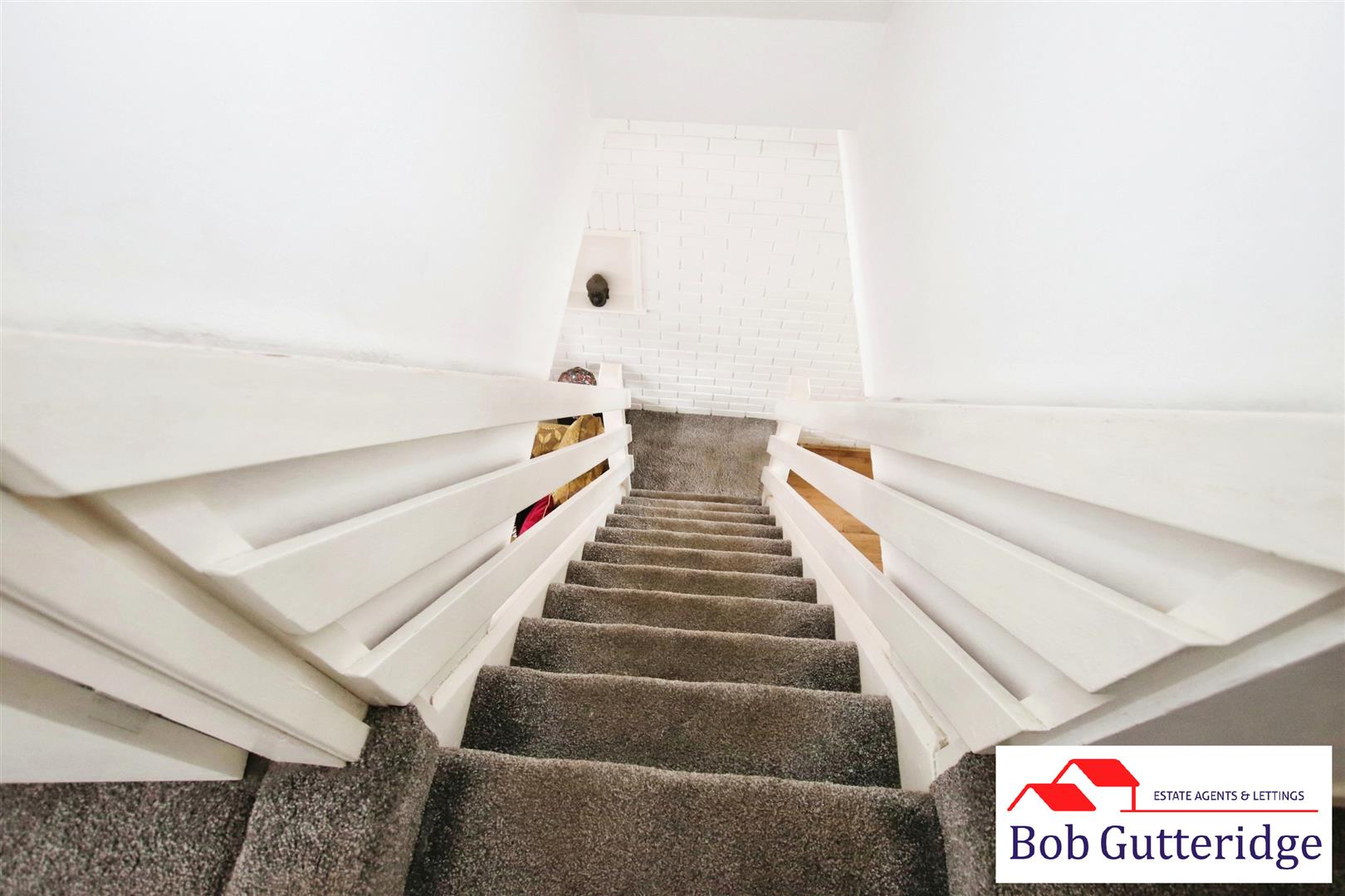 Property Details Bob Gutteridge Estate Agents and Valuers